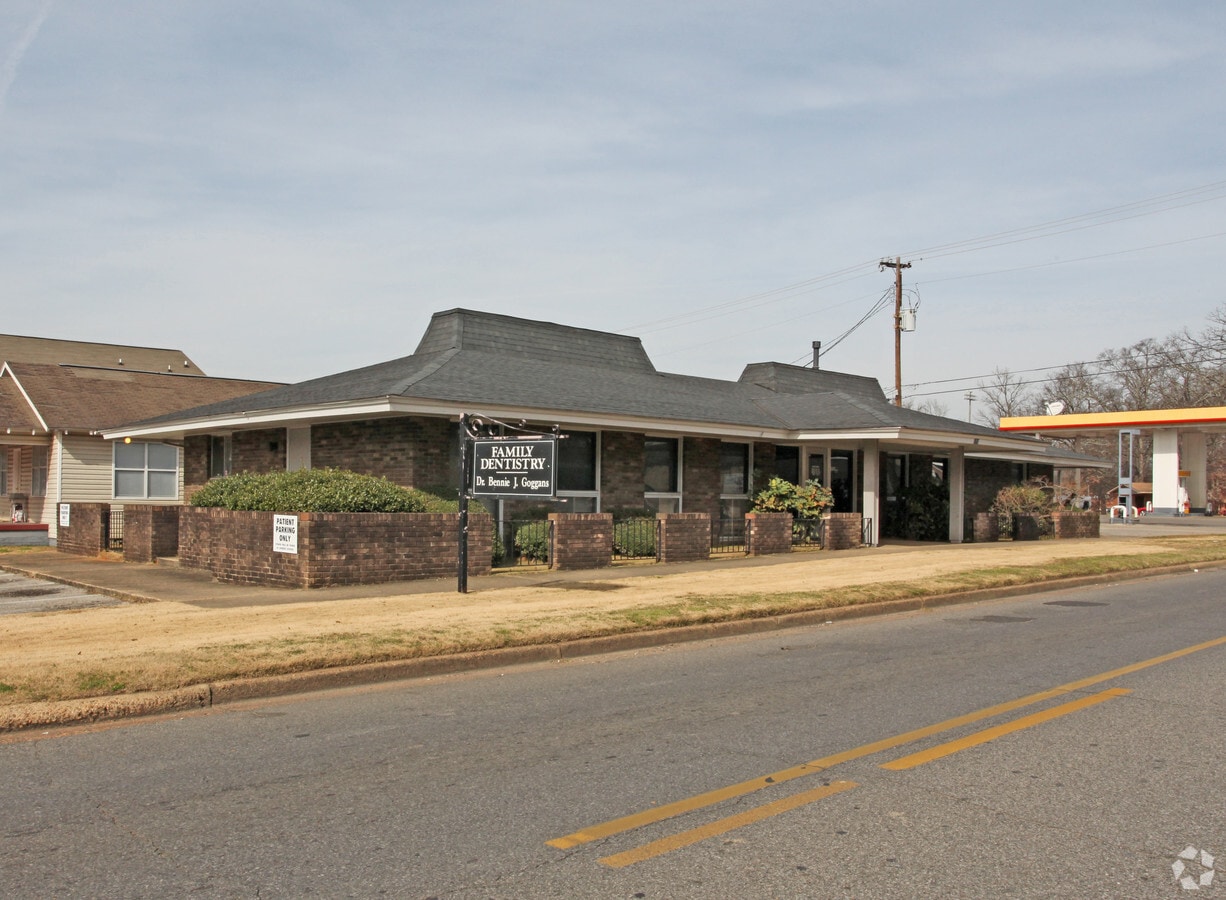 1712 Hackberry Ln, Tuscaloosa, AL 35401