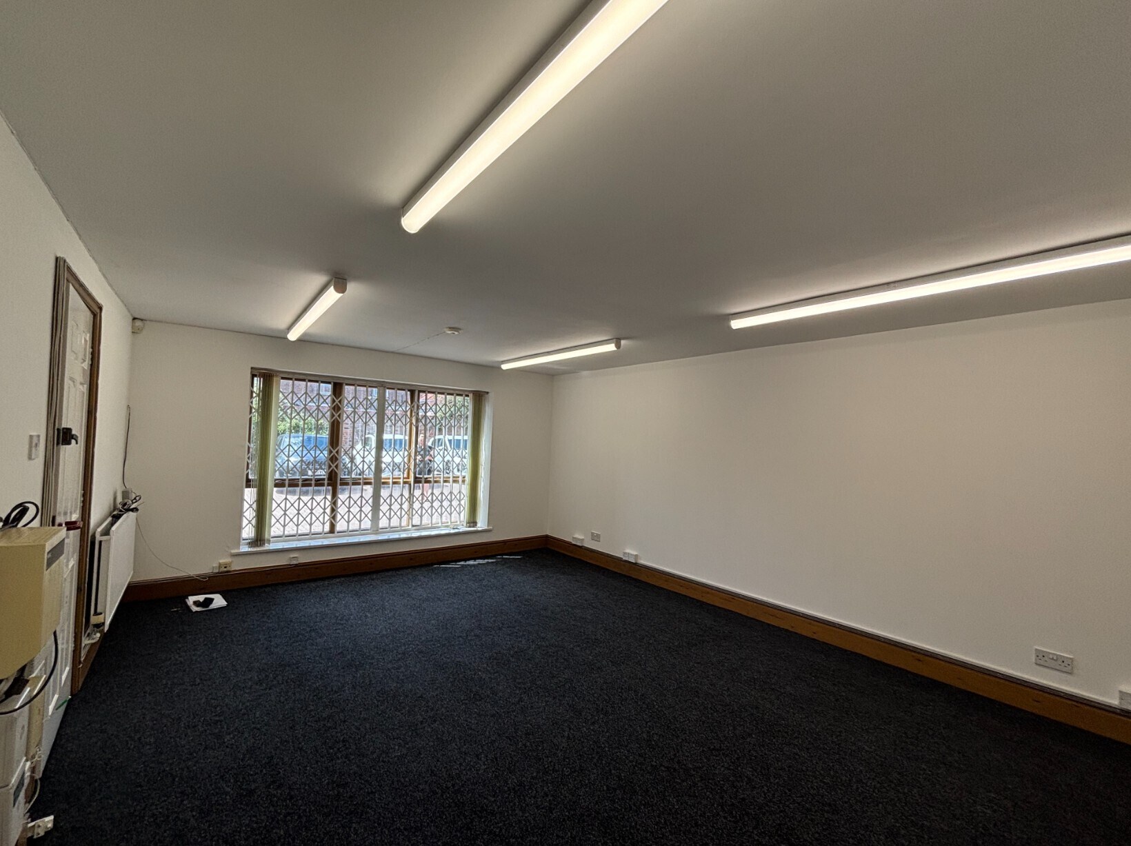 2 Vicarage Ln, Hessle for lease Interior Photo- Image 1 of 3