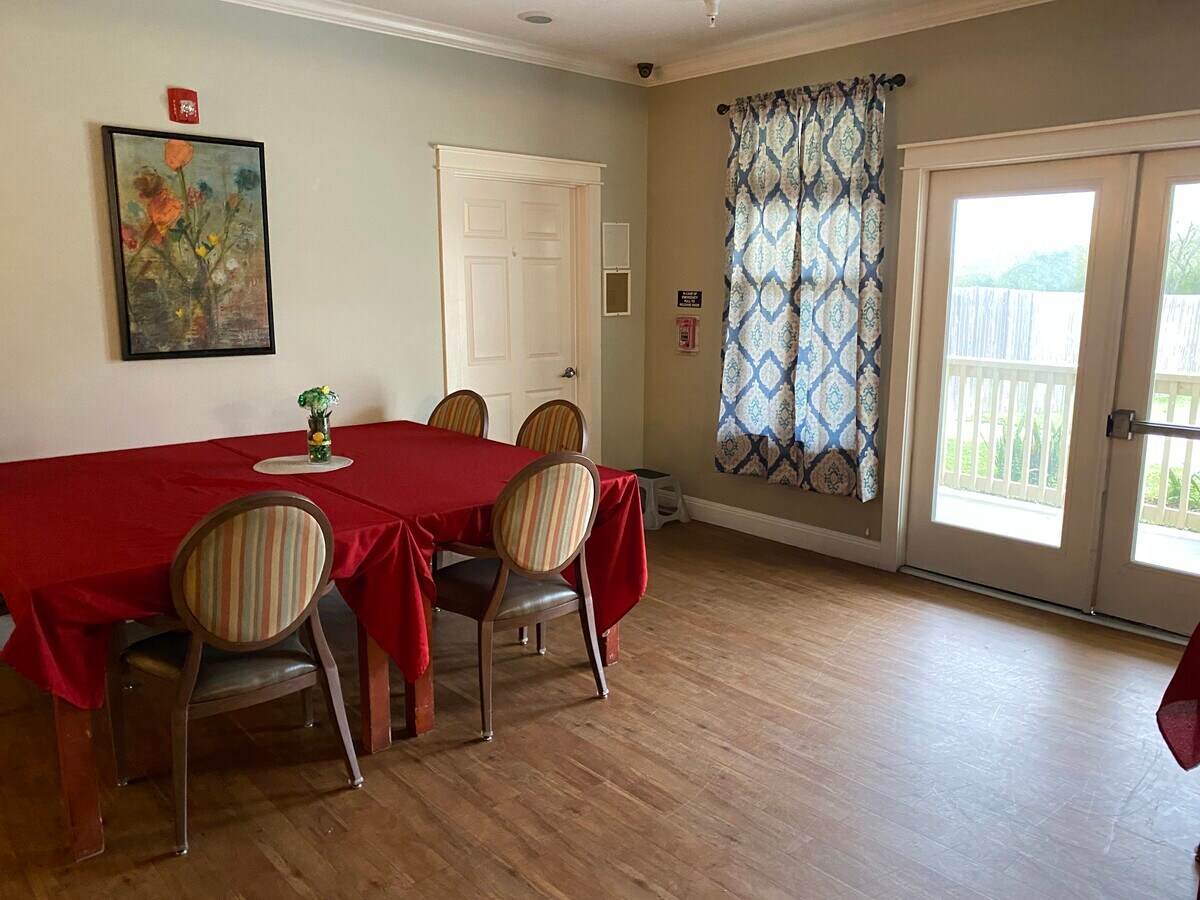 4409 John Stockbauer Dr, Victoria, TX 77904