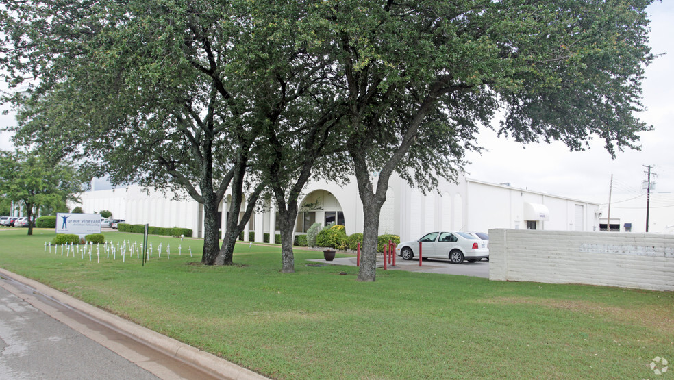 605 109th St, Arlington, TX for lease - Building Photo - Image 3 of 4