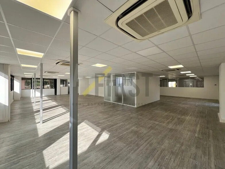Office in SOPHIA ANTIPOLIS for lease - Interior Photo - Image 2 of 11