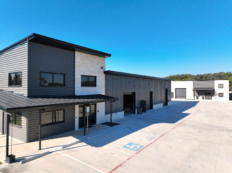39 Truss Dr, Boerne, TX for lease - Building Photo - Image 2 of 11