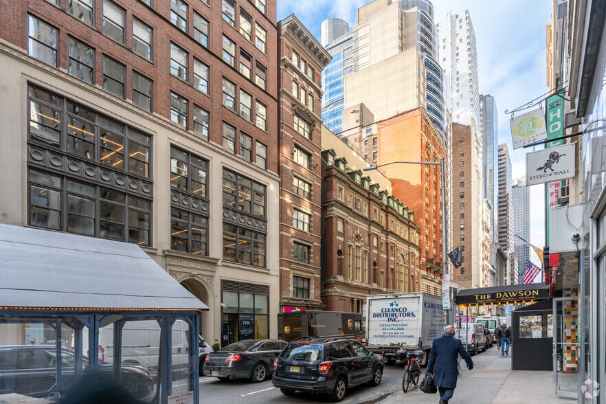 24 W 45th St, New York, NY for lease - Building Photo - Image 2 of 16