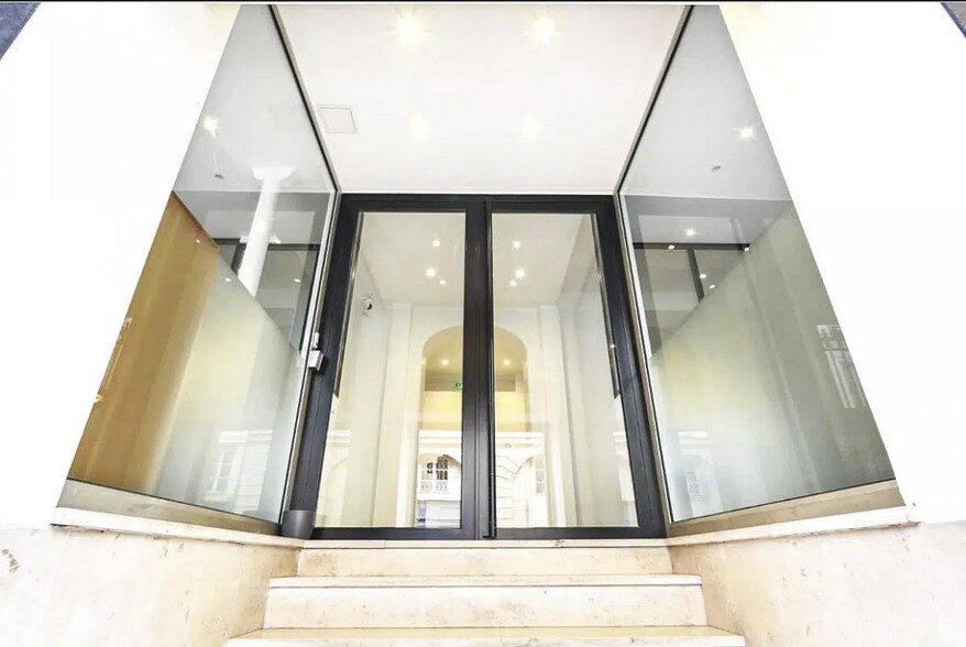 Office in Paris for sale - Lobby - Image 1 of 1
