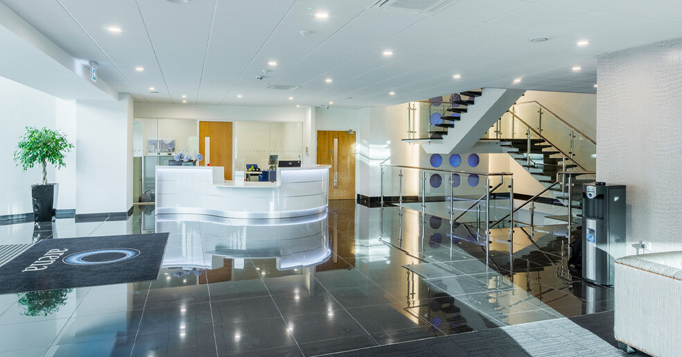 Basing View, Basingstoke for lease - Interior Photo - Image 3 of 6
