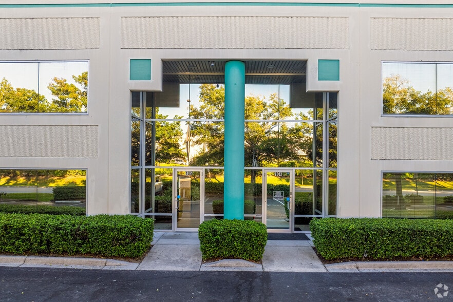 7507 Kingspointe Pkwy, Orlando, FL for lease - Building Photo - Image 3 of 6