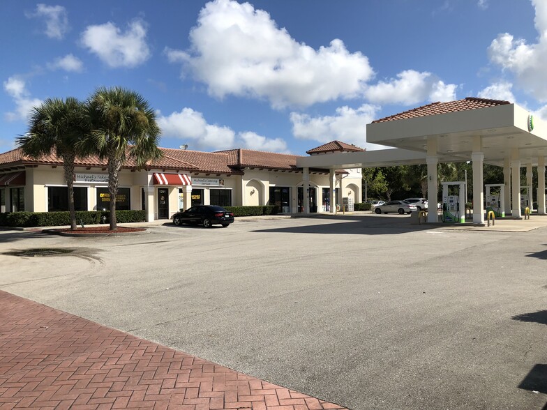 1293 SW Del Rio Blvd, Port Saint Lucie, FL for sale - Building Photo - Image 2 of 10