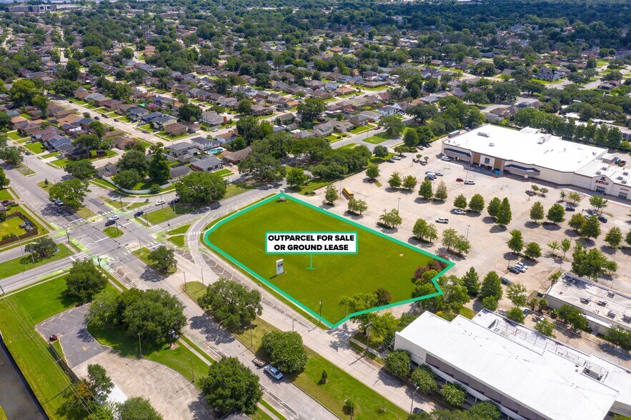 1003000 Holiday Dr, New Orleans, LA for sale - Building Photo - Image 2 of 3