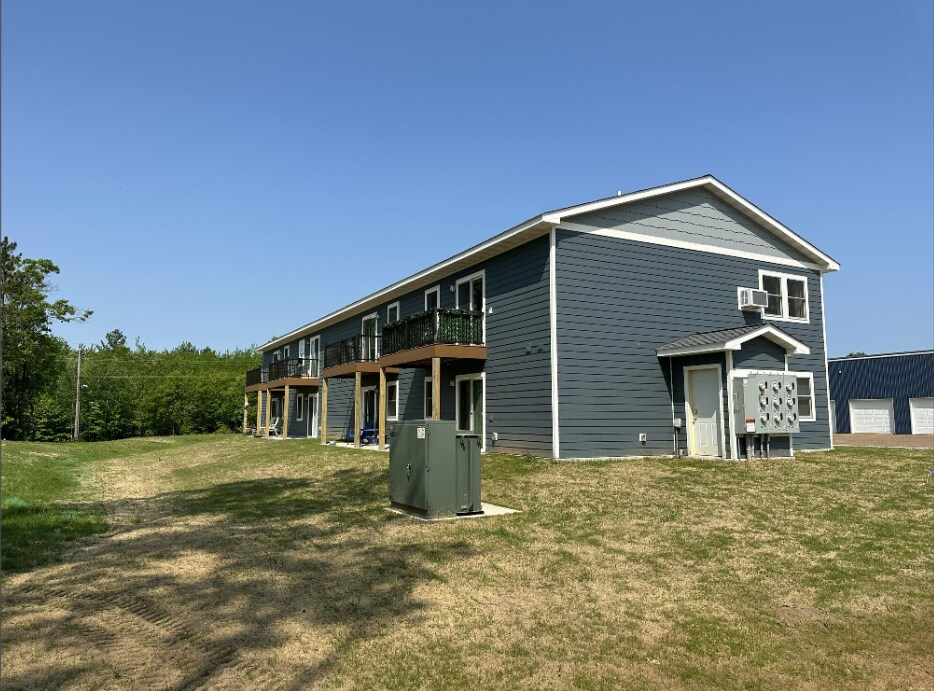 23920 Nyberg Rd, Siren, WI 54872 Lake Country Apartments