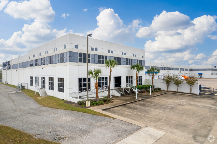 10811 S Westview Circle Dr, Houston, TX for lease - Primary Photo - Image 1 of 5