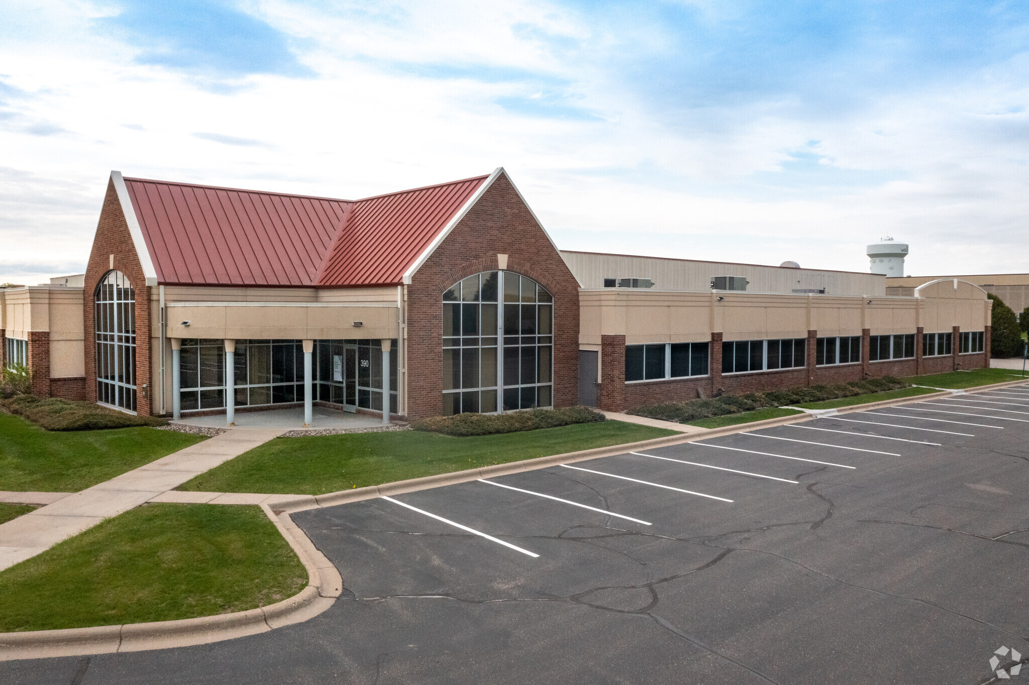 390 Commerce Dr, Woodbury, MN for lease Building Photo- Image 1 of 9