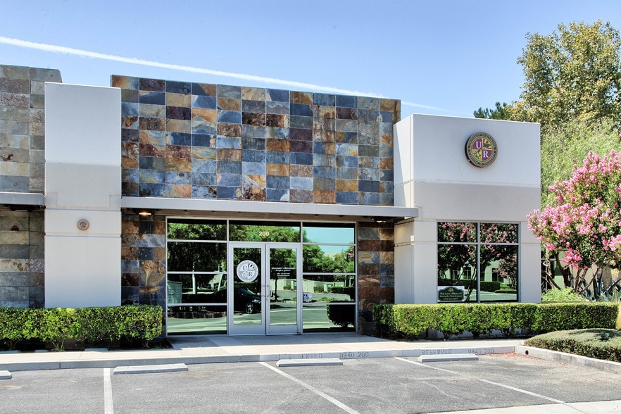 11840 Pierce St, Riverside, CA for lease - Building Photo - Image 1 of 17