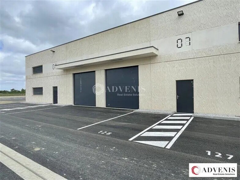 Flex in Saint-Germain-du-Puch for lease - Building Photo - Image 1 of 7