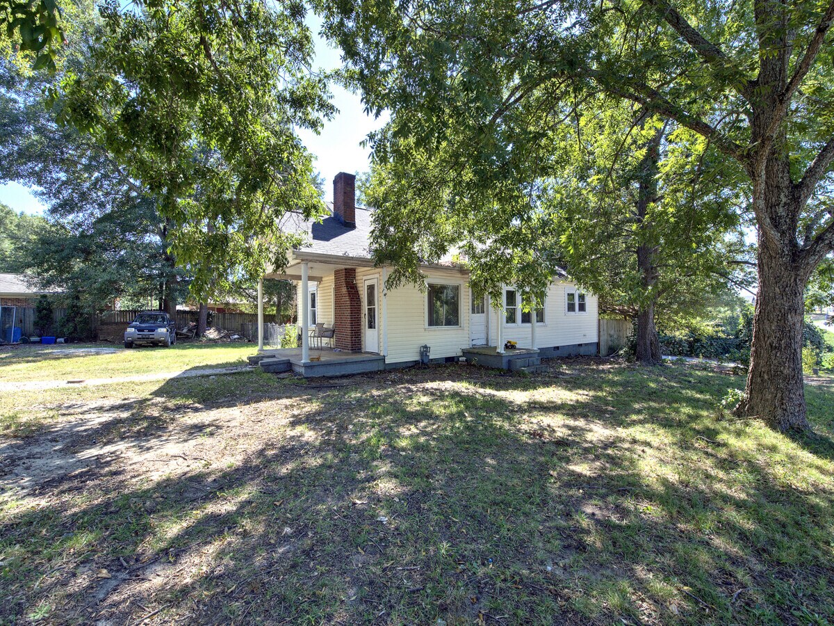 405 W Rd, Simpsonville, SC 29681