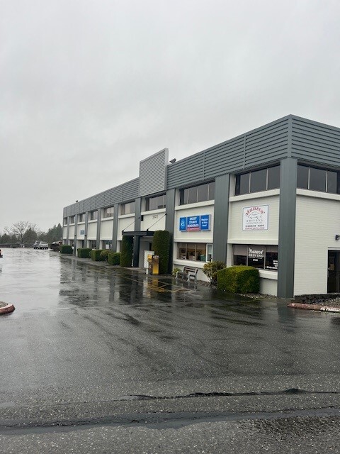 2021 E College Way, Mount Vernon, WA for lease Building Photo- Image 1 of 4