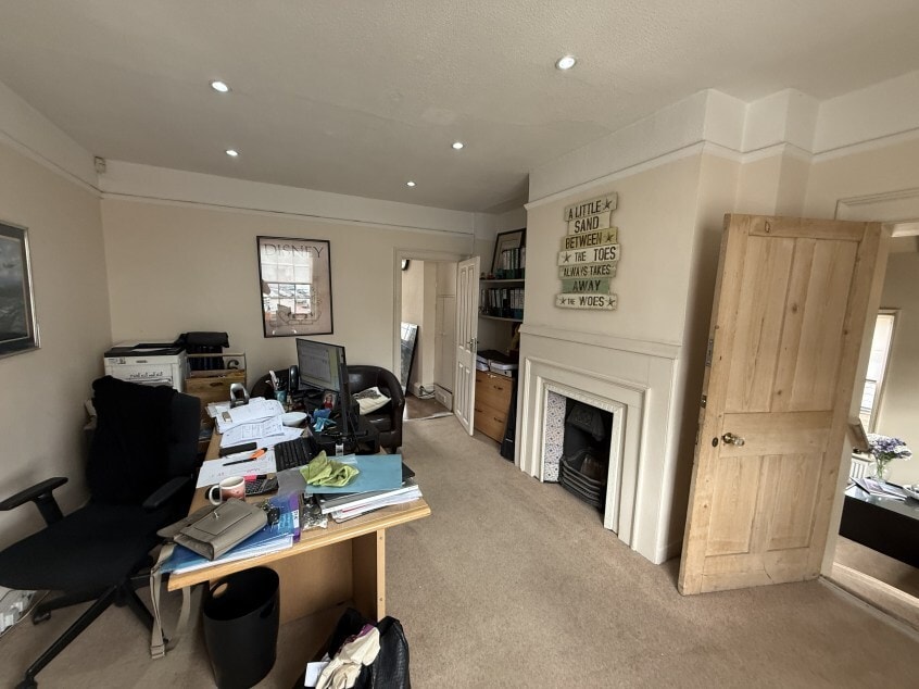 41 Portsmouth Rd, Cobham for lease Interior Photo- Image 1 of 5
