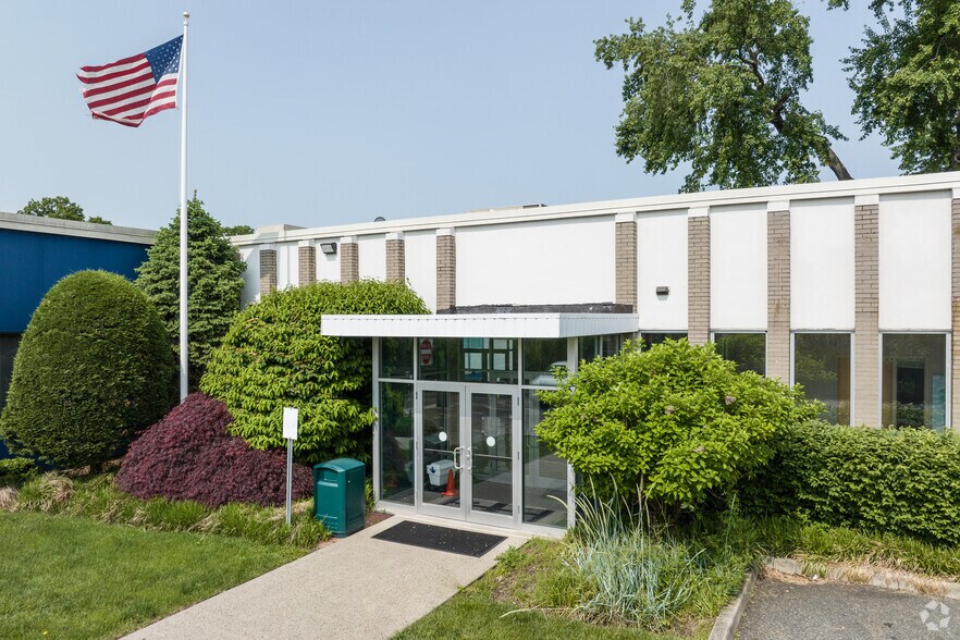 64 E Midland Ave, Paramus, NJ 07652 Paramus Parkway Bldg
