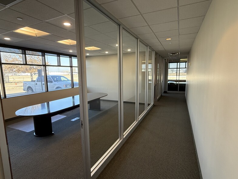 15900 Dooley Rd, Addison, TX for lease - Building Photo - Image 3 of 18