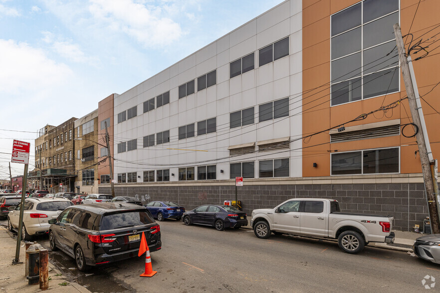 6201 15th Ave, Brooklyn, NY for lease - Building Photo - Image 3 of 6