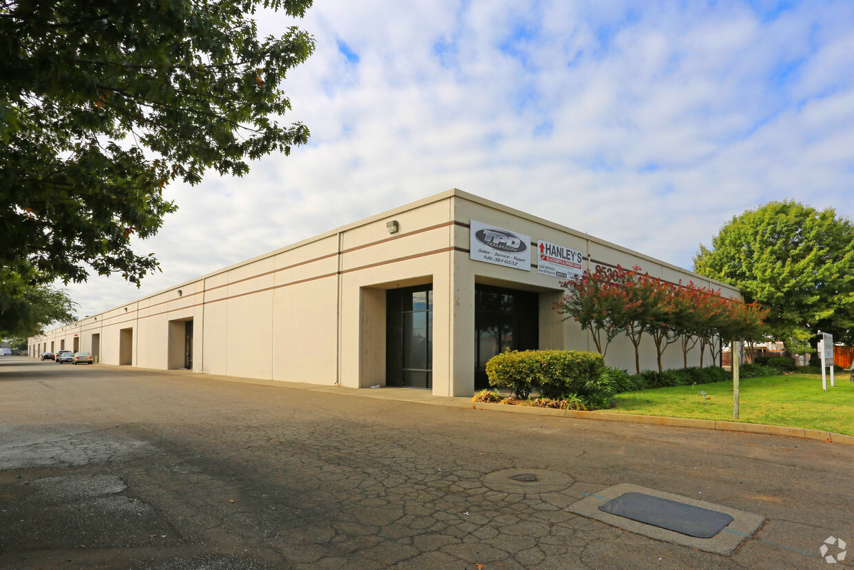 8530 Fruitridge Rd, Sacramento, CA for lease Building Photo- Image 1 of 24