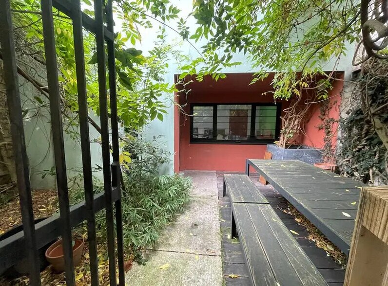 Office in Paris for lease - Building Photo - Image 1 of 20