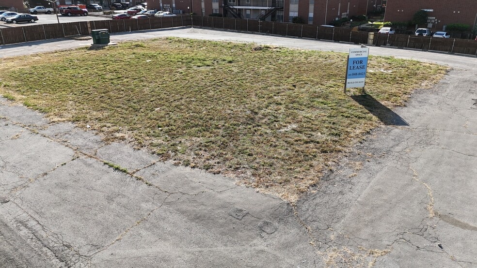 948 SW Grand Blvd, Oklahoma City, OK for lease - Building Photo - Image 3 of 7