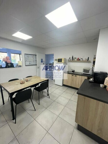 11 Rue Jean Rouxel, Orvault for sale - Interior Photo - Image 3 of 8