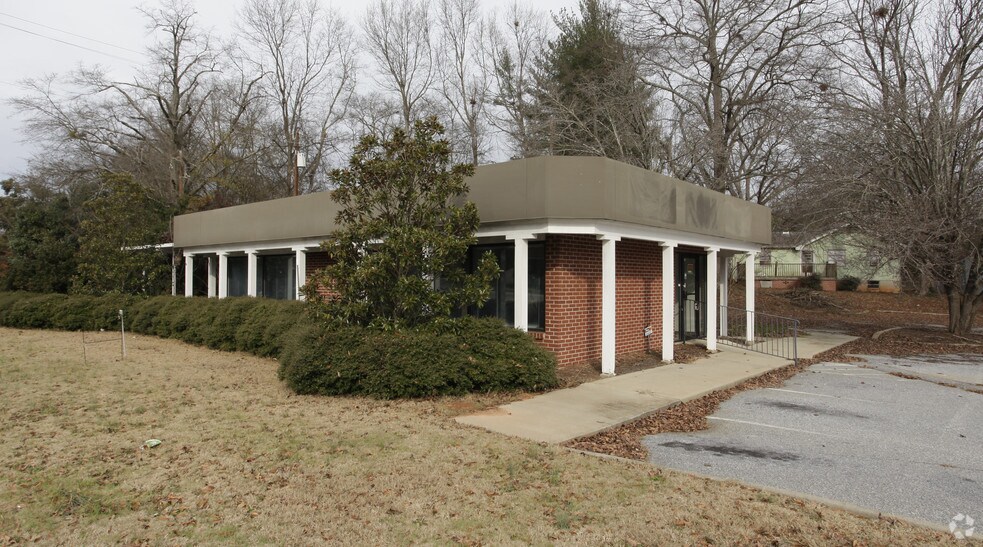 716 Anderson Dr, Williamston, SC 29697