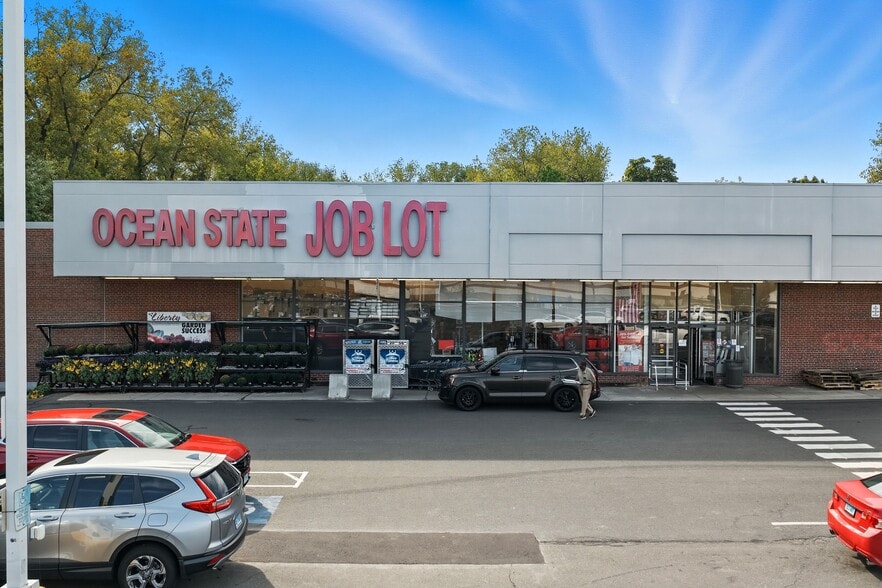 18-20 Main St, Windsor Locks, CT for lease - Building Photo - Image 3 of 8