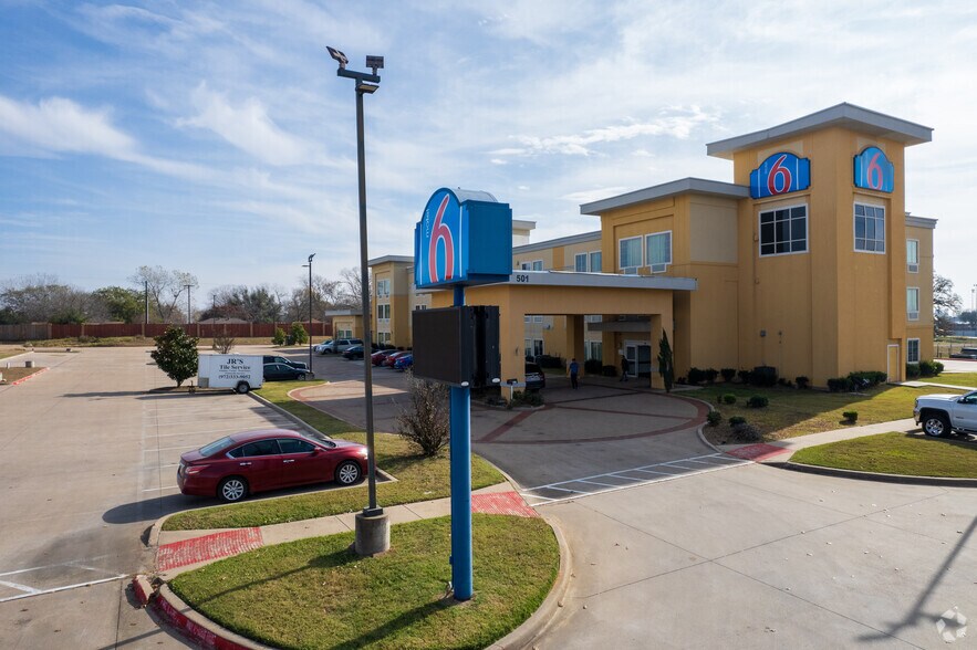 501 S Broadway St, Joshua, TX for sale - Primary Photo - Image 1 of 1