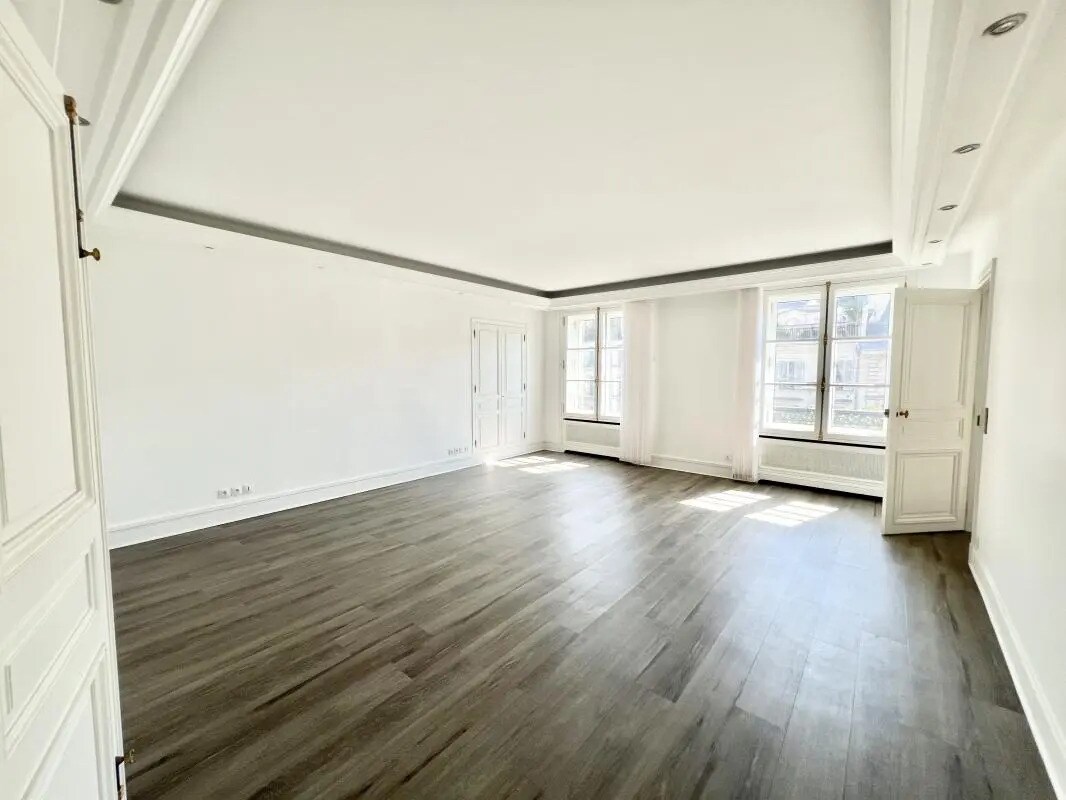 Office in Paris for lease Building Photo- Image 1 of 9