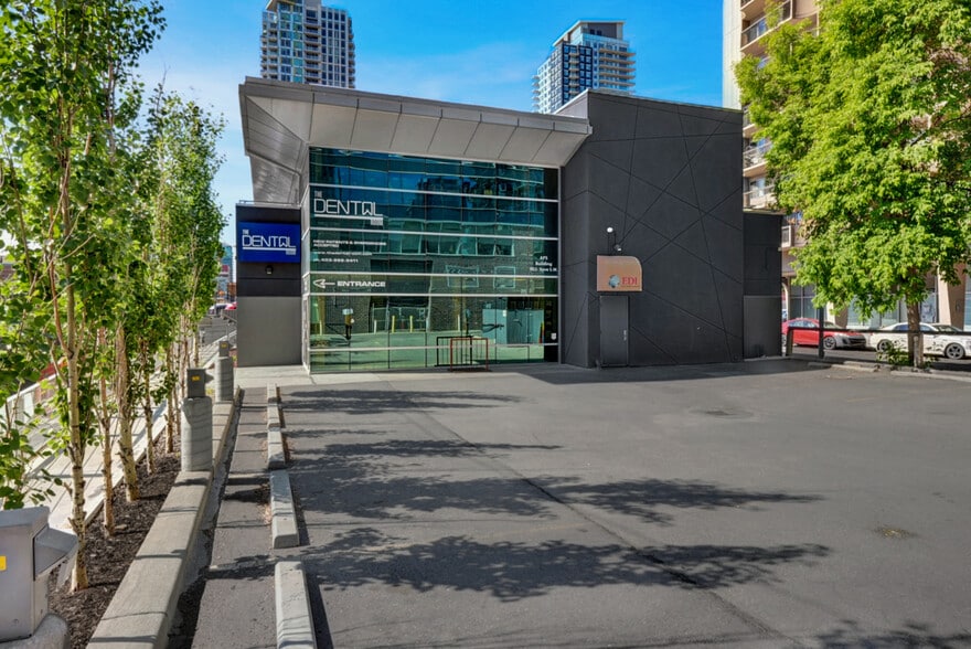 902 9th Ave SW, Calgary, AB for sale - Building Photo - Image 1 of 24