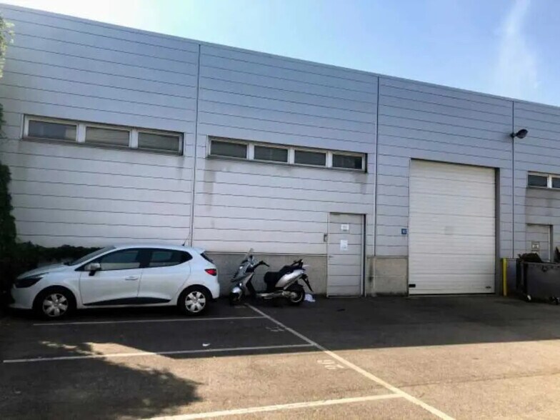 Office in Vitry-sur-Seine for lease - Building Photo - Image 2 of 4