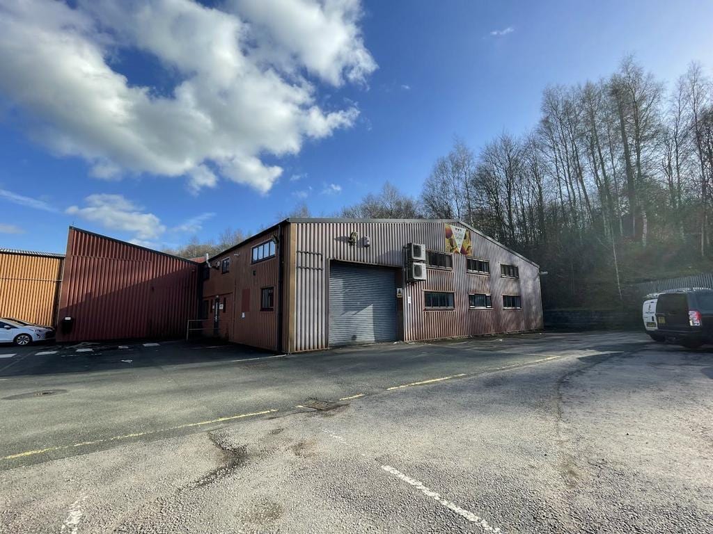Fynney Fields, Leek for lease Building Photo- Image 1 of 15