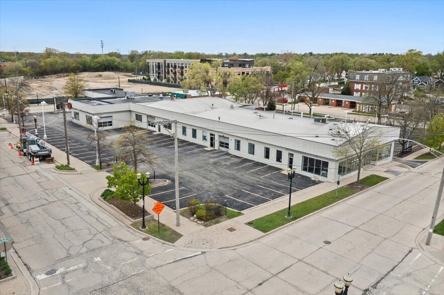 206 Cook St, Barrington, IL for sale - Building Photo - Image 2 of 58