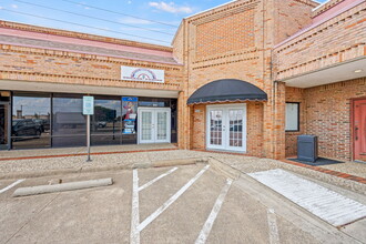 2401 W Pioneer Pky, Pantego, TX for lease Building Photo- Image 2 of 9