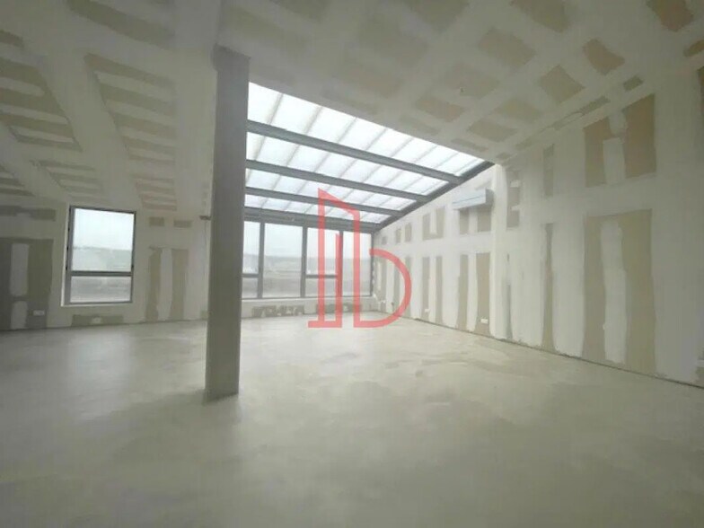 Office in Bordeaux for lease - Interior Photo - Image 1 of 3