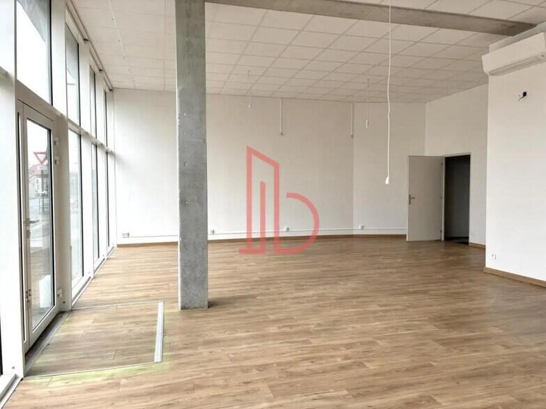 Office in Bègles for lease - Building Photo - Image 2 of 6