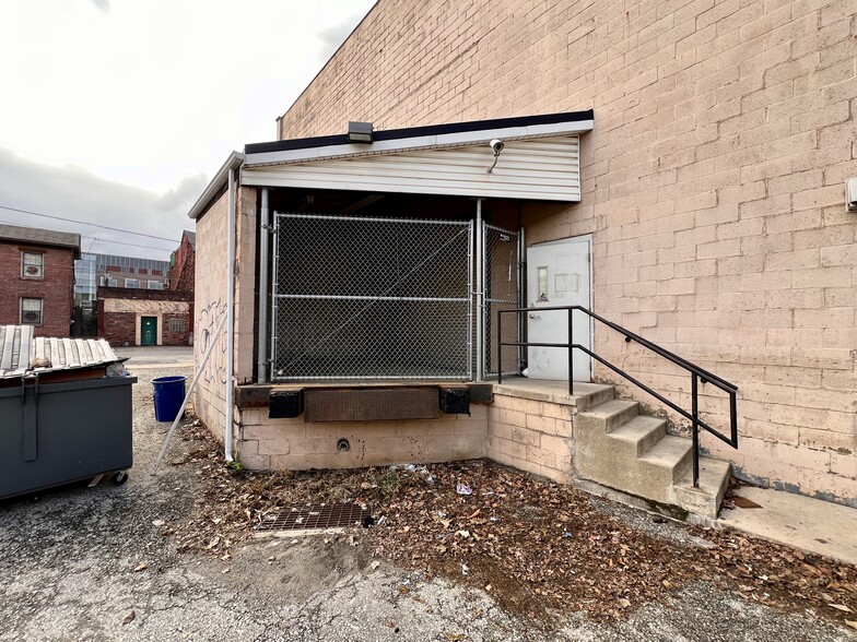 1621 Forbes Ave, Pittsburgh, PA for lease - Building Photo - Image 3 of 11