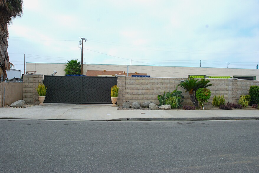 10891 Chestnut Ave, Stanton, CA for lease - Building Photo - Image 1 of 8