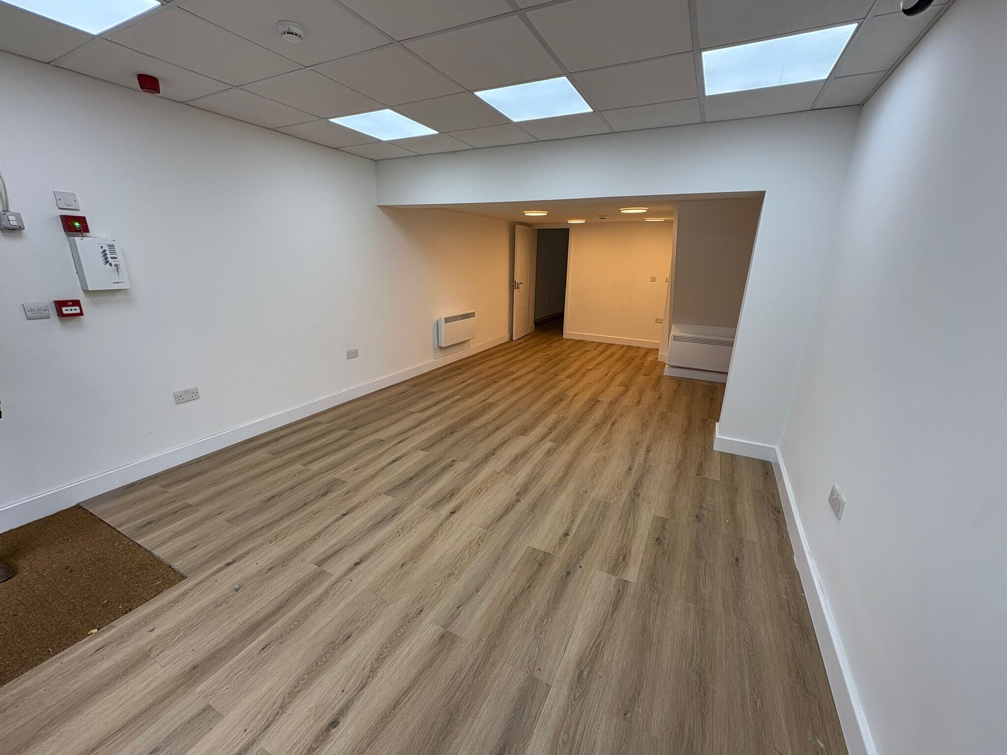 42 High St, Hounslow for lease Interior Photo- Image 1 of 5