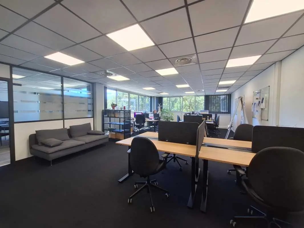 Office in Bordeaux for lease Interior Photo- Image 1 of 8