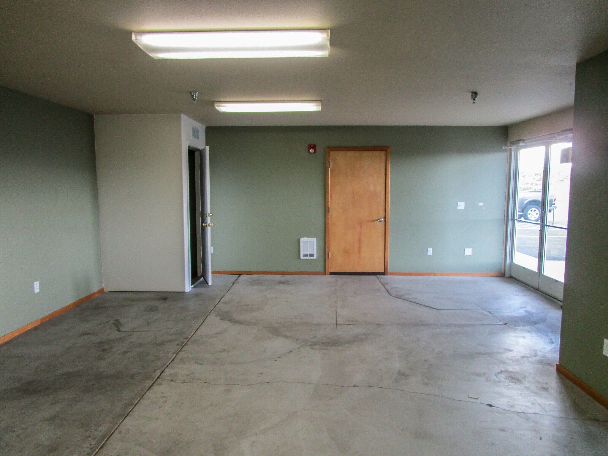 494 SW Veterans Way, Redmond, OR for lease Interior Photo- Image 1 of 5