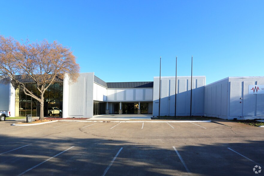 2099 Valley View Ln, Farmers Branch, TX for sale - Primary Photo - Image 1 of 1