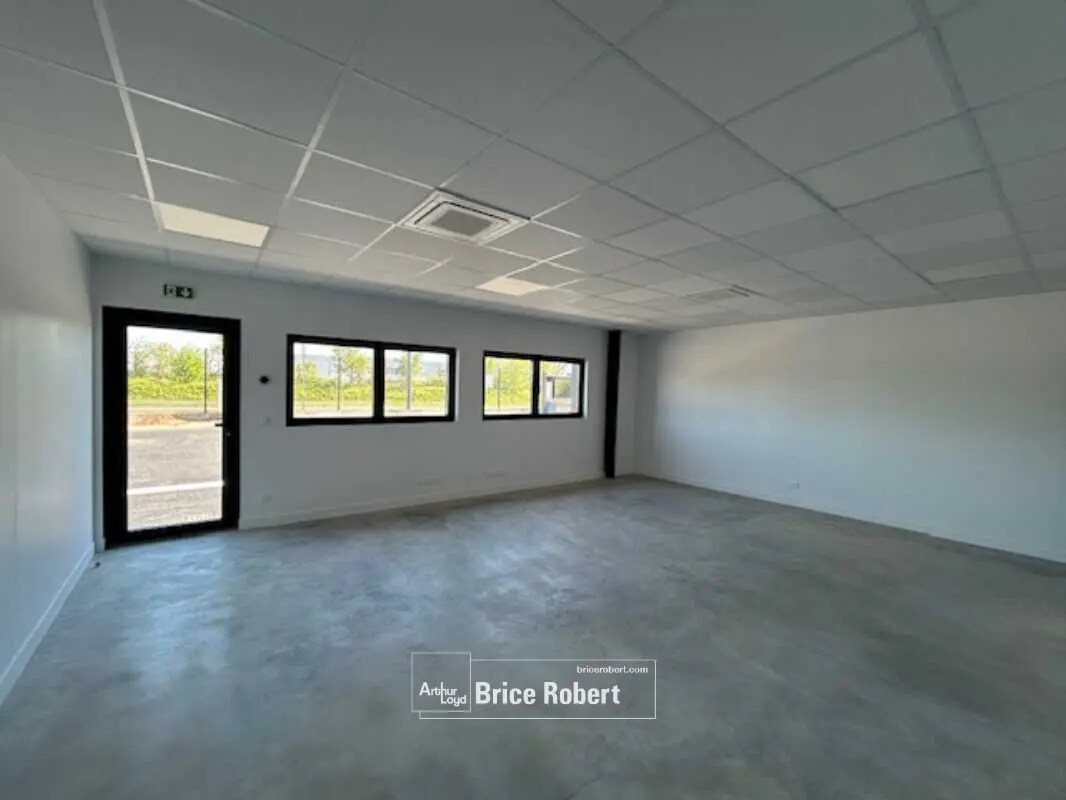 Office in Genas for lease Building Photo- Image 1 of 4
