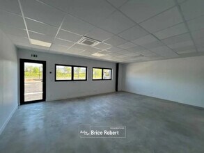 Office in Genas for lease Building Photo- Image 1 of 4