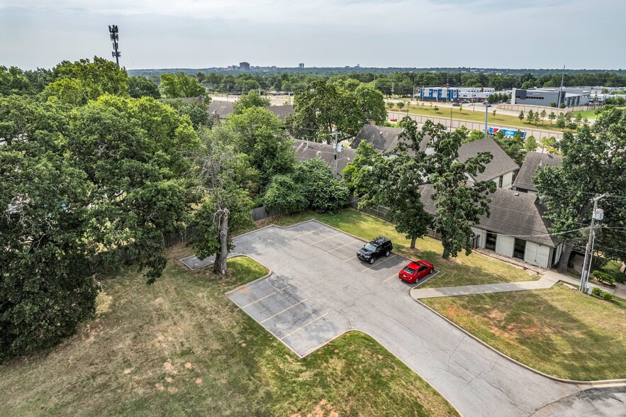 2407 E Skelly Dr, Tulsa, OK for lease - Building Photo - Image 3 of 40