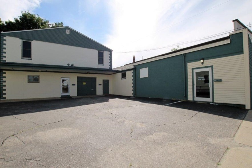 98 Greenville Ave, Johnston, RI 02919