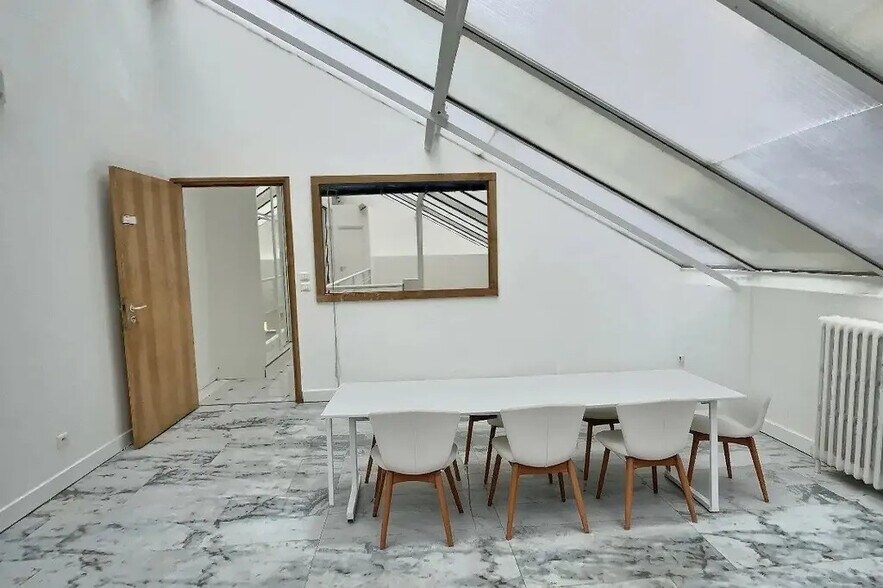 6 Bis Rue Emile Allez, Paris for sale - Interior Photo - Image 3 of 9