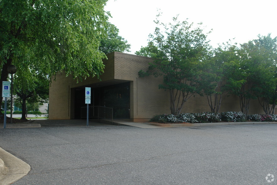 750 Cox Rd, Gastonia, NC for lease - Building Photo - Image 1 of 2